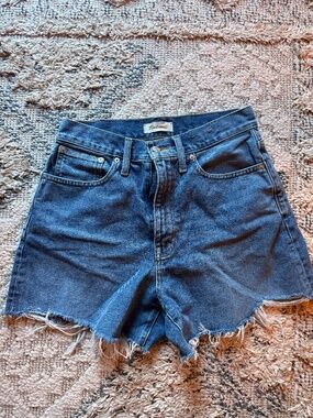 Madewell The Momjean Short, high waisted medium wash, raw hem, size waist 28.